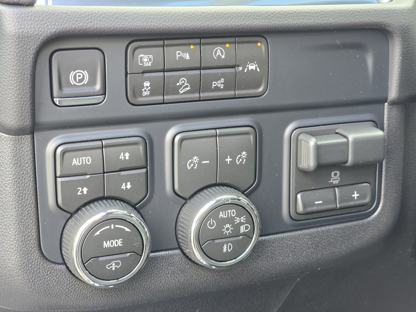 New 2026 Chevrolet Tahoe High Country AWD/4WD image 8