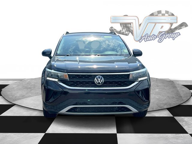 Used 2024 Volkswagen Taos SE FWD image 2