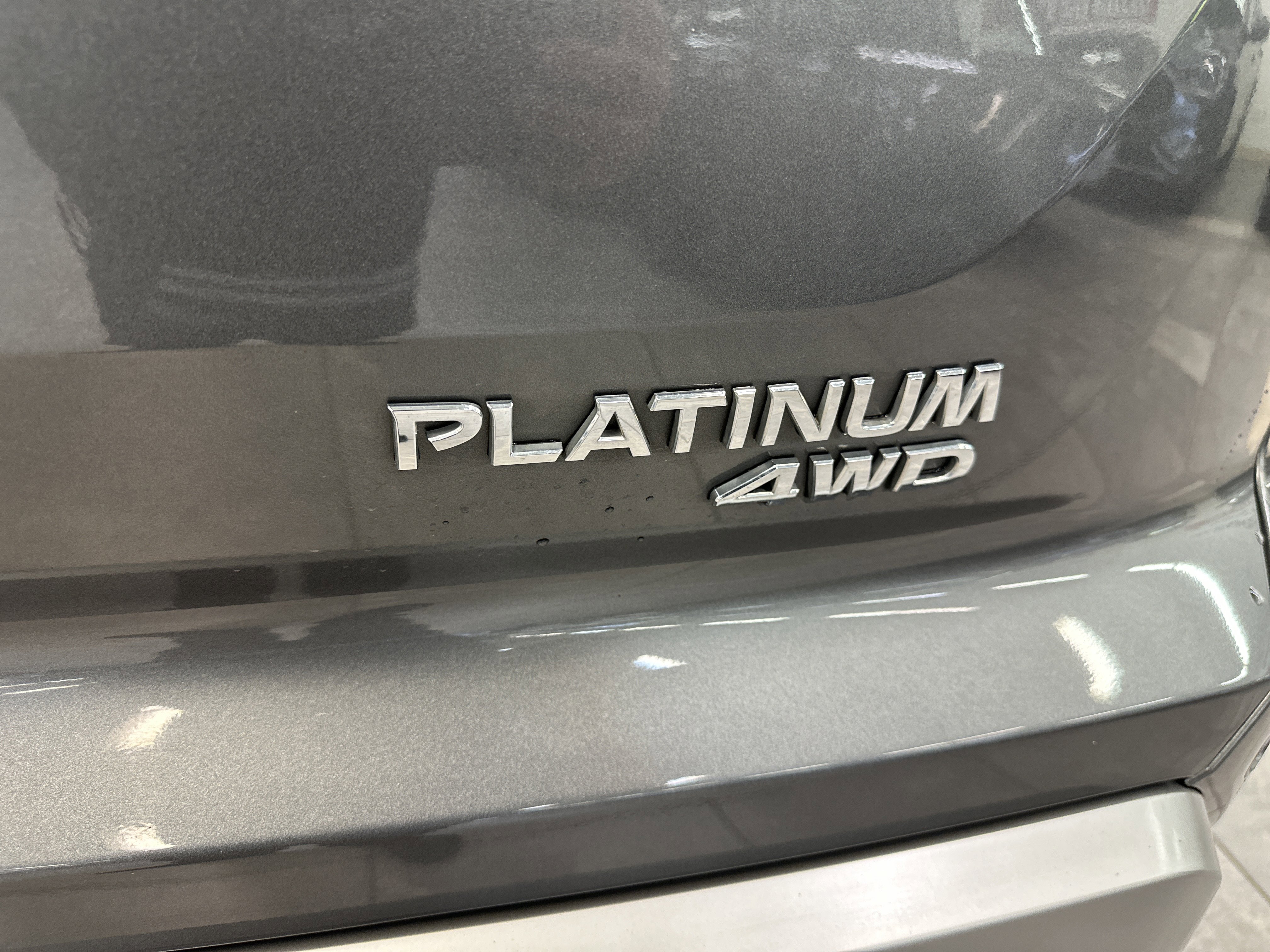 Used 2023 Nissan Pathfinder Platinum image 11