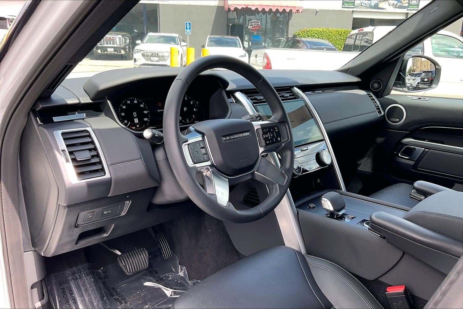 Certified 2025 Land Rover Discovery S AWD/4WD image 17