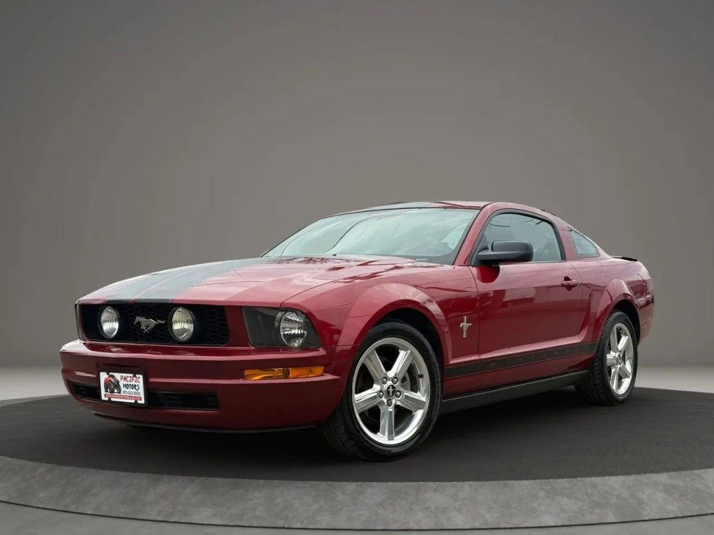 Used 2008 Ford Mustang Premium RWD image 3