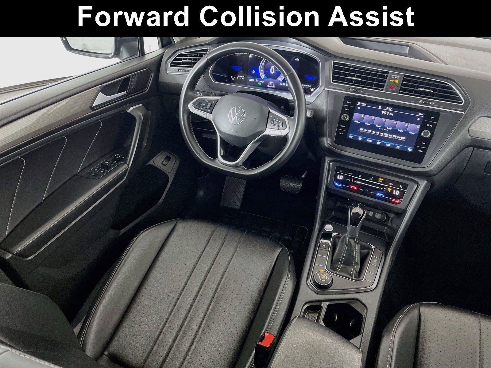 Used 2024 Volkswagen Tiguan SE AWD/4WD image 2