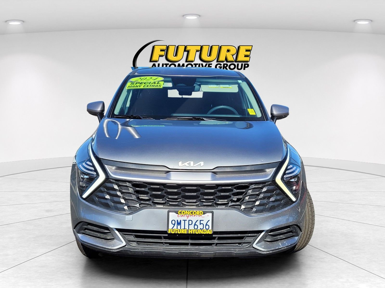 Used 2024 Kia Sportage LX image 4