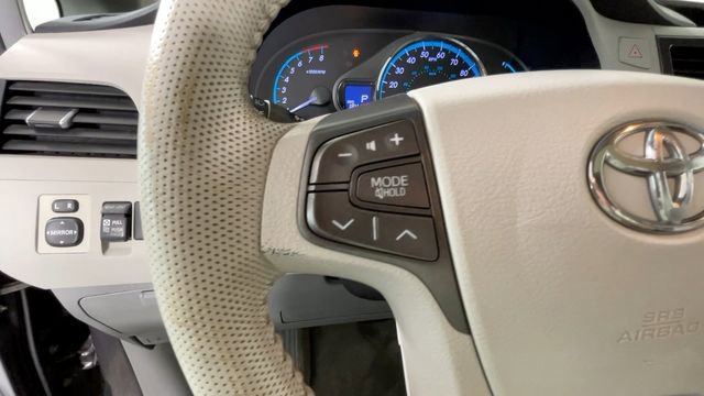 Used 2012 Toyota Sienna XLE FWD image 23