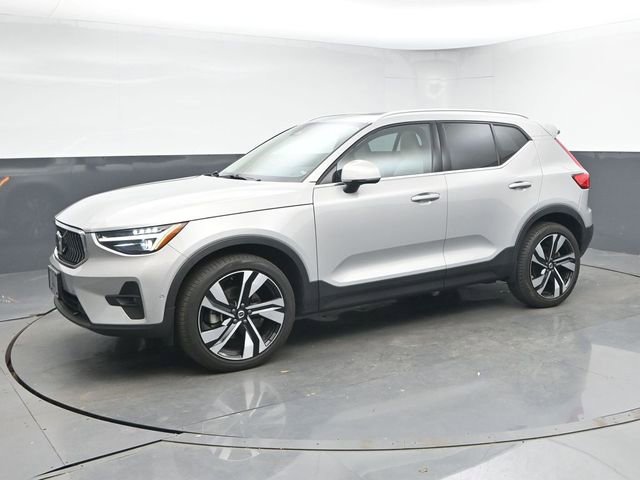Used 2023 Volvo XC40 B5 Ultimate w/ Climate Package image 4