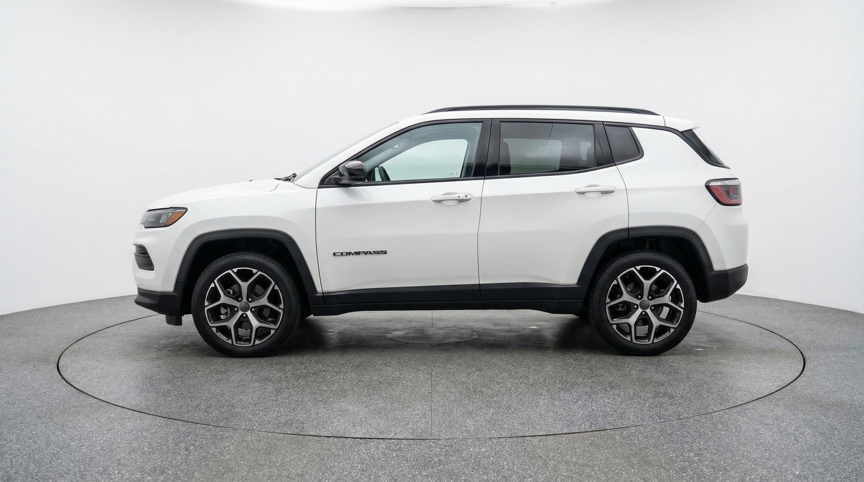 Used 2025 Jeep Compass Limited image 5