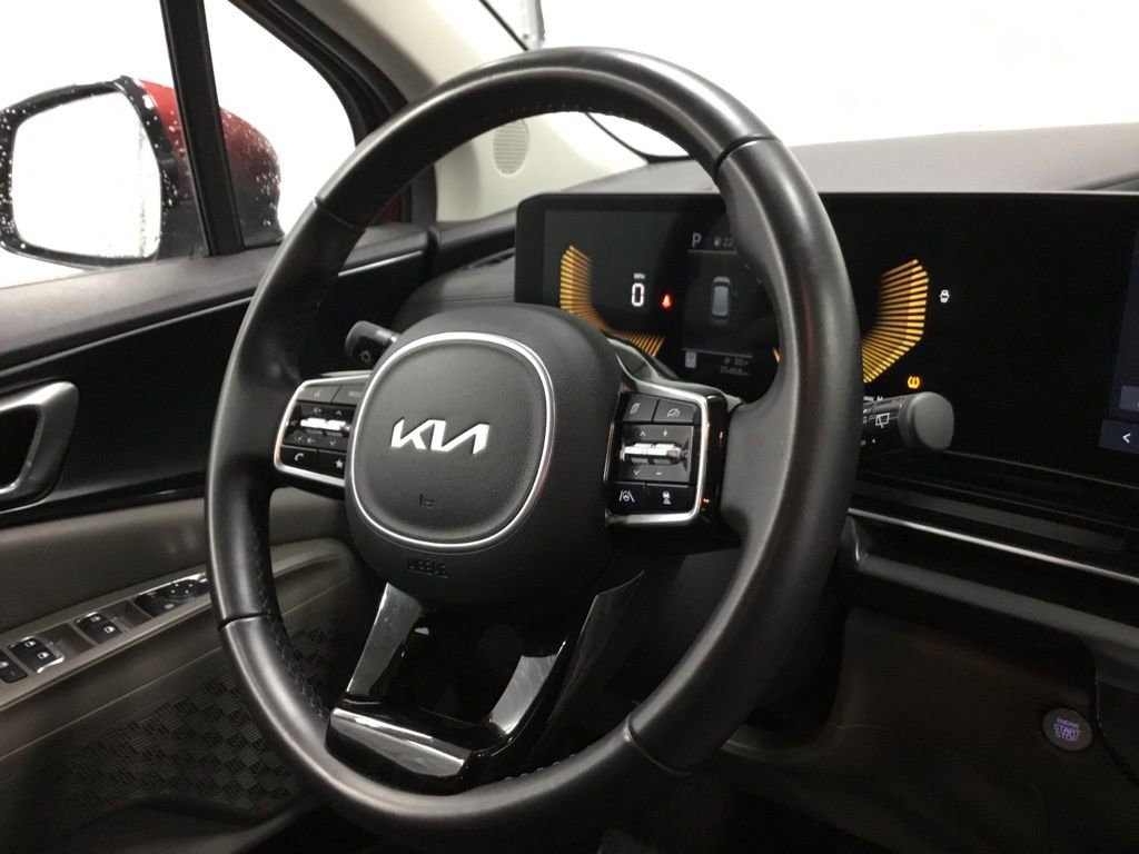 Used 2025 Kia Carnival image 29