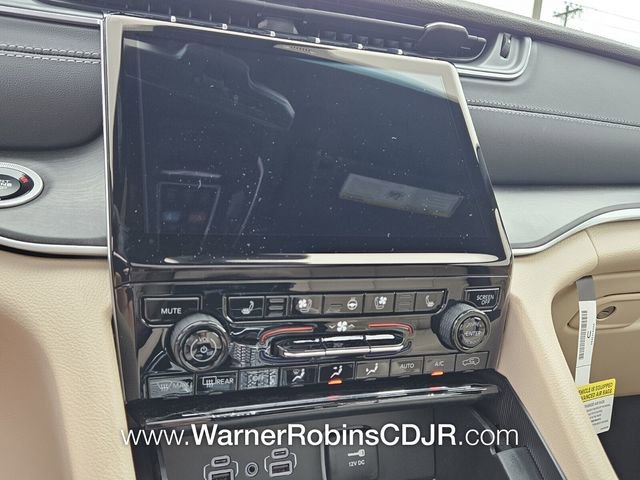 New 2025 Jeep Grand Cherokee Limited w/ Luxury Tech Group II image 21
