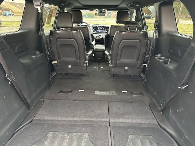 Used 2025 Chrysler Pacifica Limited FWD image 18