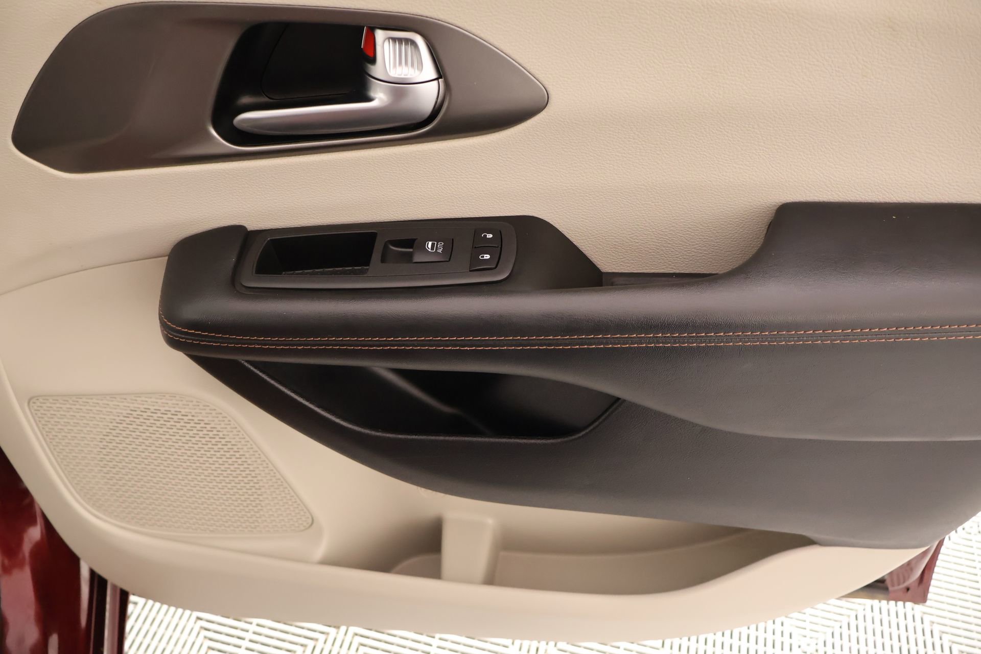 Used 2020 Chrysler Pacifica Touring image 17