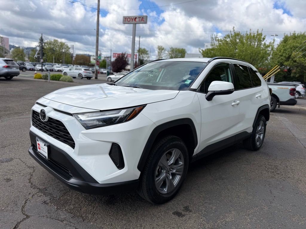 Certified 2022 Toyota RAV4 XLE AWD/4WD image 4