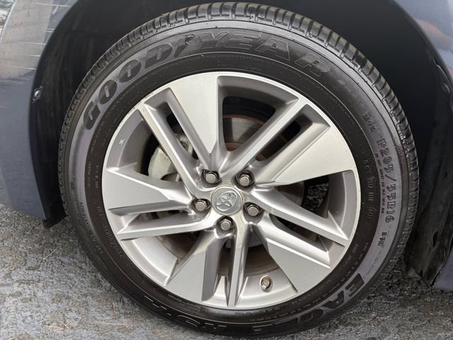 Used 2015 Toyota Corolla LE FWD image 26