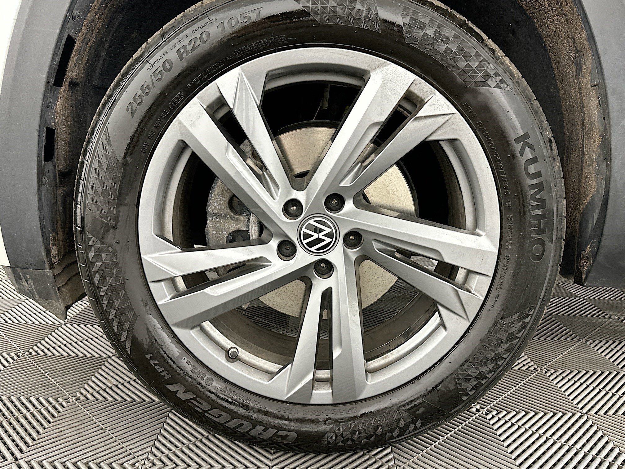 Used 2024 Volkswagen Atlas Cross Sport SEL R-Line AWD/4WD image 34