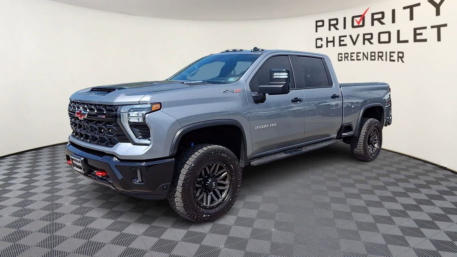 Used 2024 Chevrolet Silverado 2500 ZR2 w/ Technology Package AWD/4WD image 4