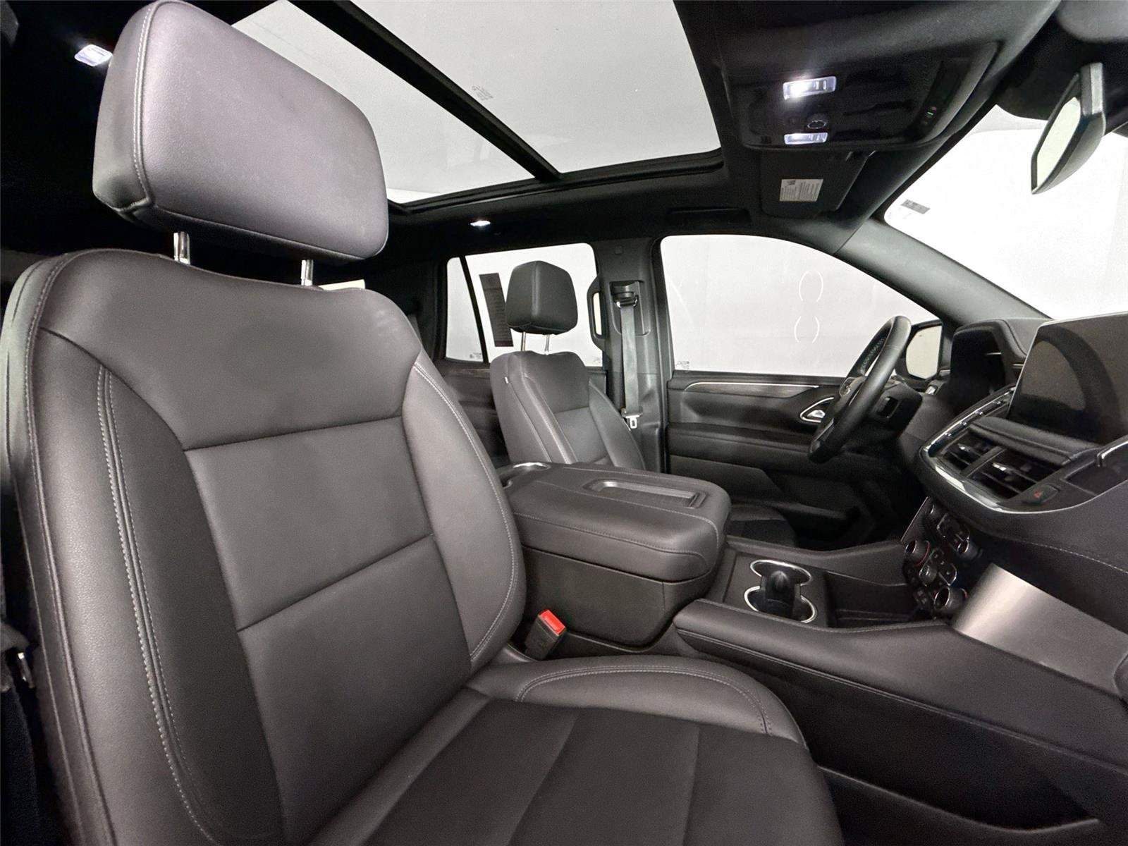 Used 2024 Chevrolet Tahoe Z71 w/ Luxury Package AWD/4WD image 41