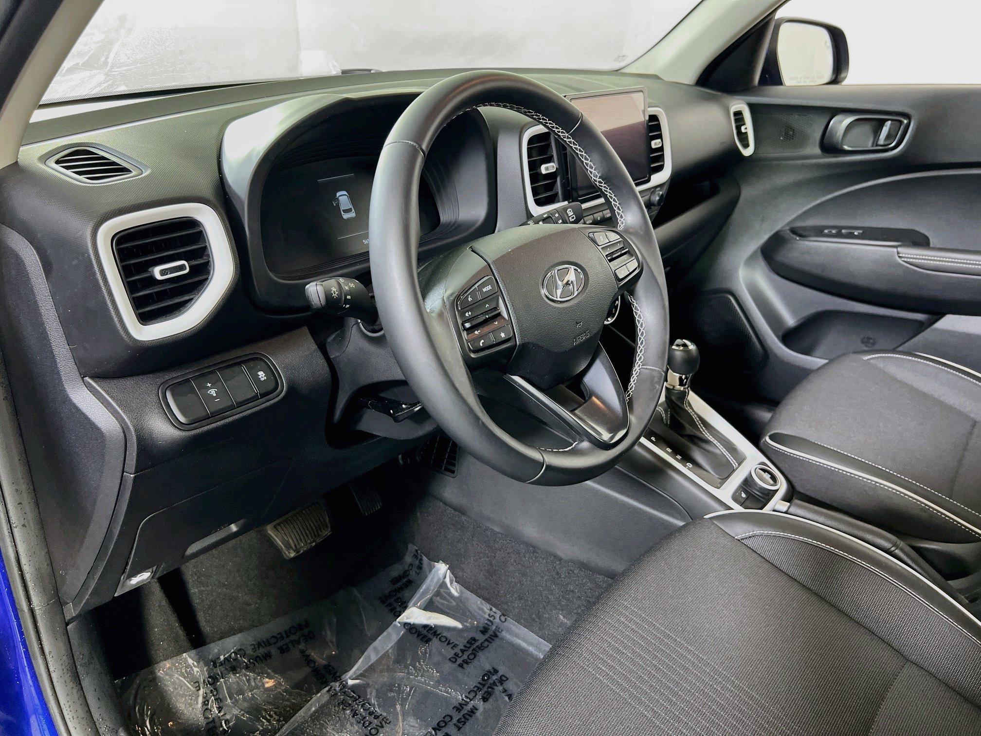 Used 2023 Hyundai Venue Limited w/ Cargo Package FWD image 9