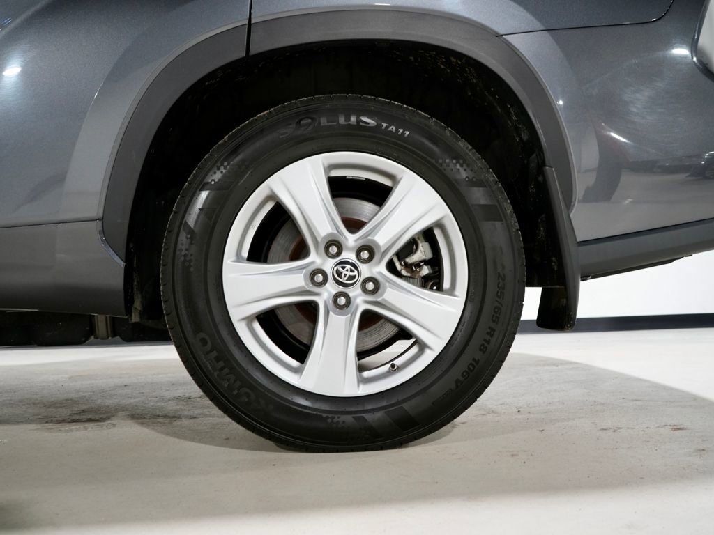 Used 2021 Toyota Highlander LE image 33