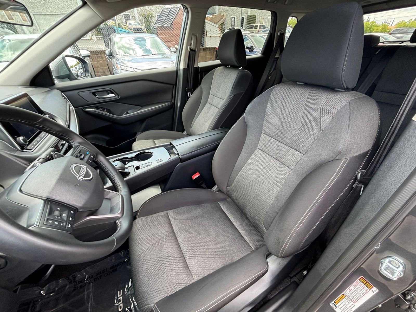 Used 2025 Nissan Rogue SV FWD image 38