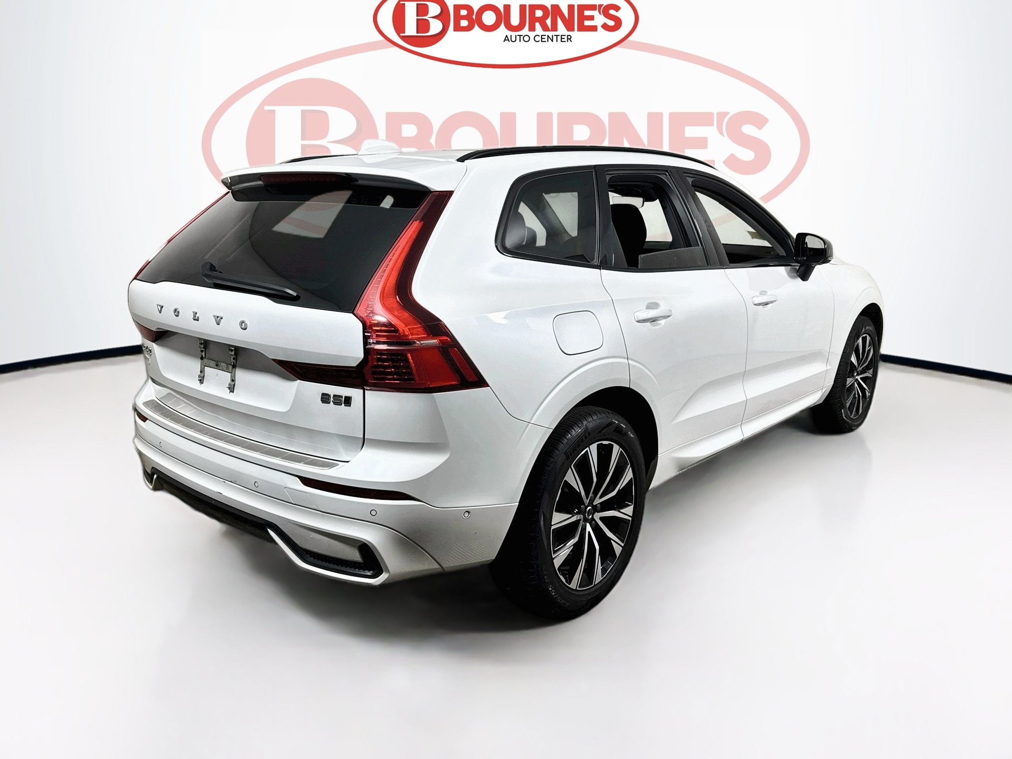 Used 2024 Volvo XC60 B5 Plus w/ Protection Package Premier AWD/4WD image 11