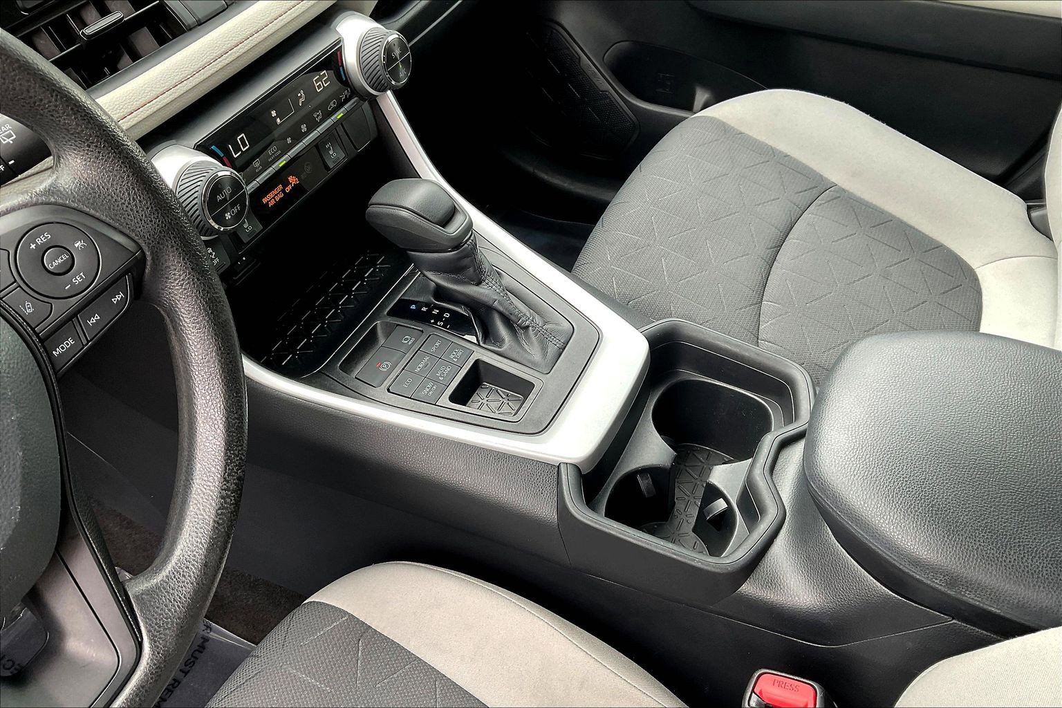 Used 2019 Toyota RAV4 XLE AWD/4WD image 18