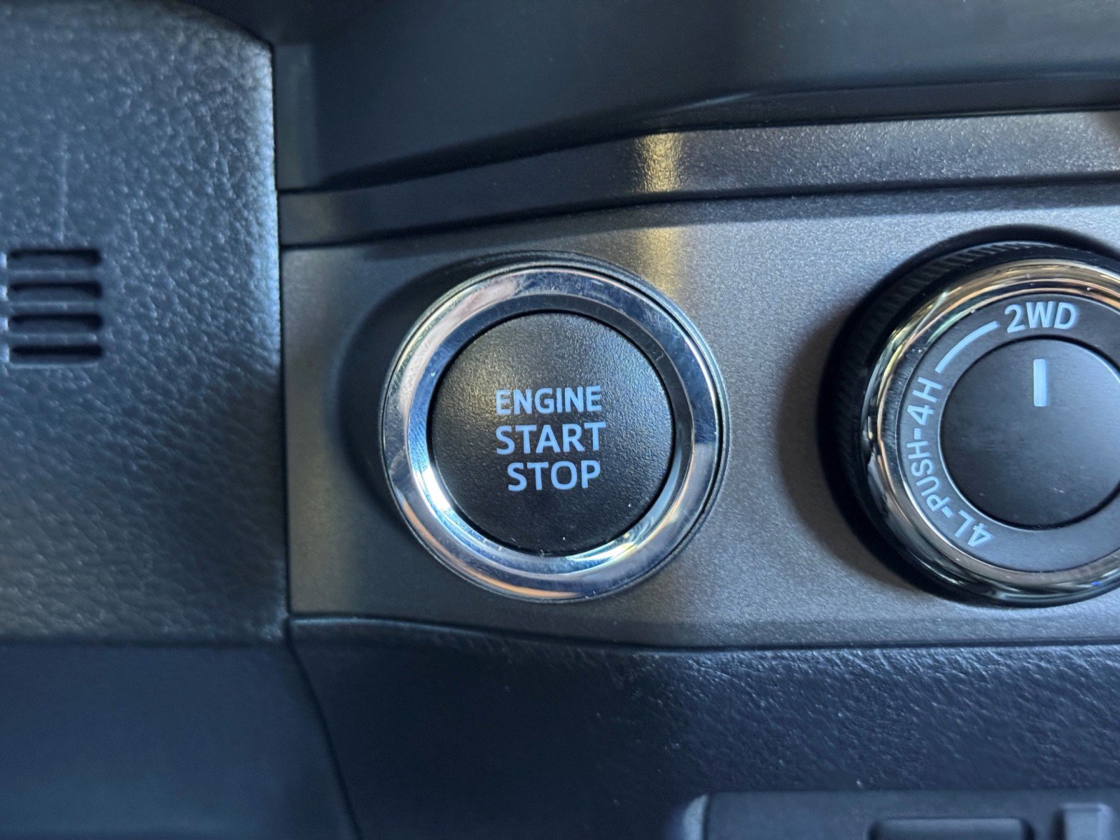 Used 2021 Toyota Tacoma TRD Off-Road w/ Technology Package AWD/4WD image 19