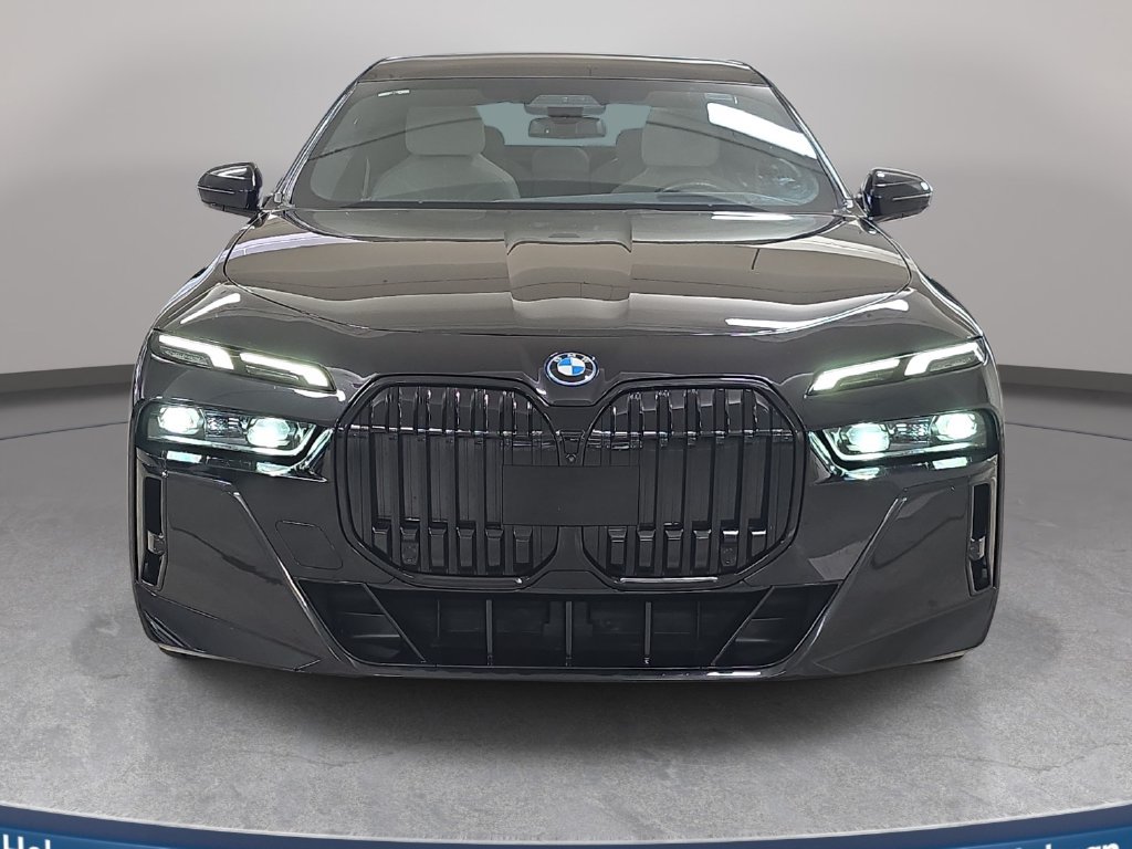 Certified 2023 BMW i7 xDrive60 AWD/4WD image 3