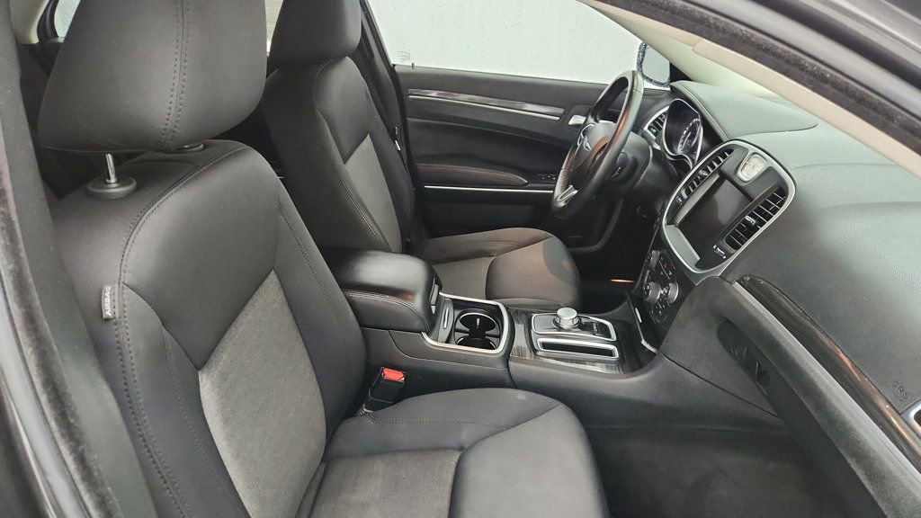 Used 2021 Chrysler 300 Touring w/ Chrome Appearance Package image 22