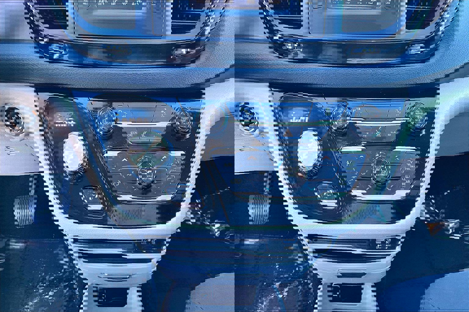 Used 2017 Chrysler Pacifica LX w/ Tire & Wheel Group image 16