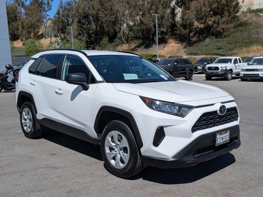 Used 2021 Toyota RAV4 LE image 11