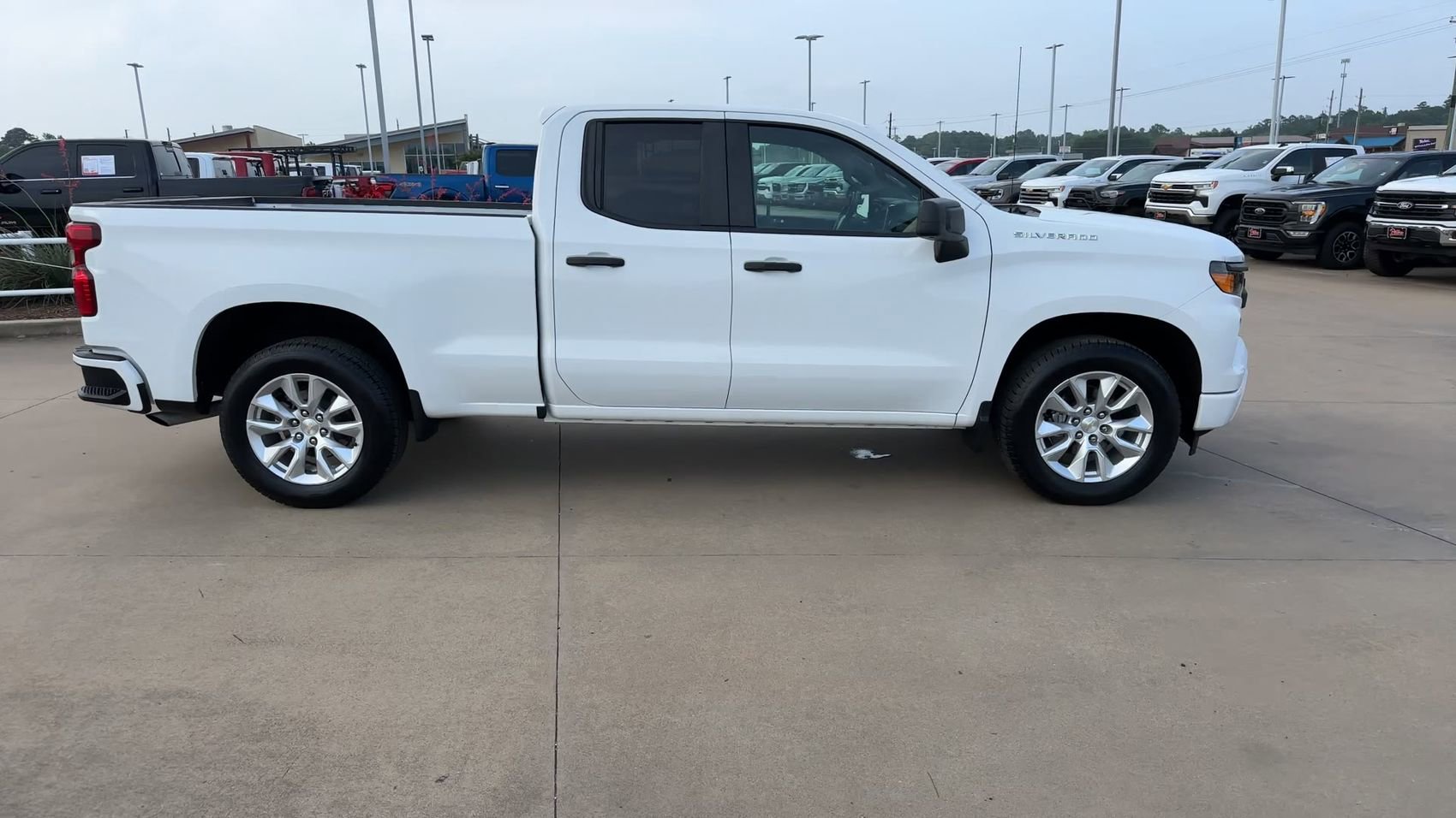 Used 2024 Chevrolet Silverado 1500 Custom RWD image 2