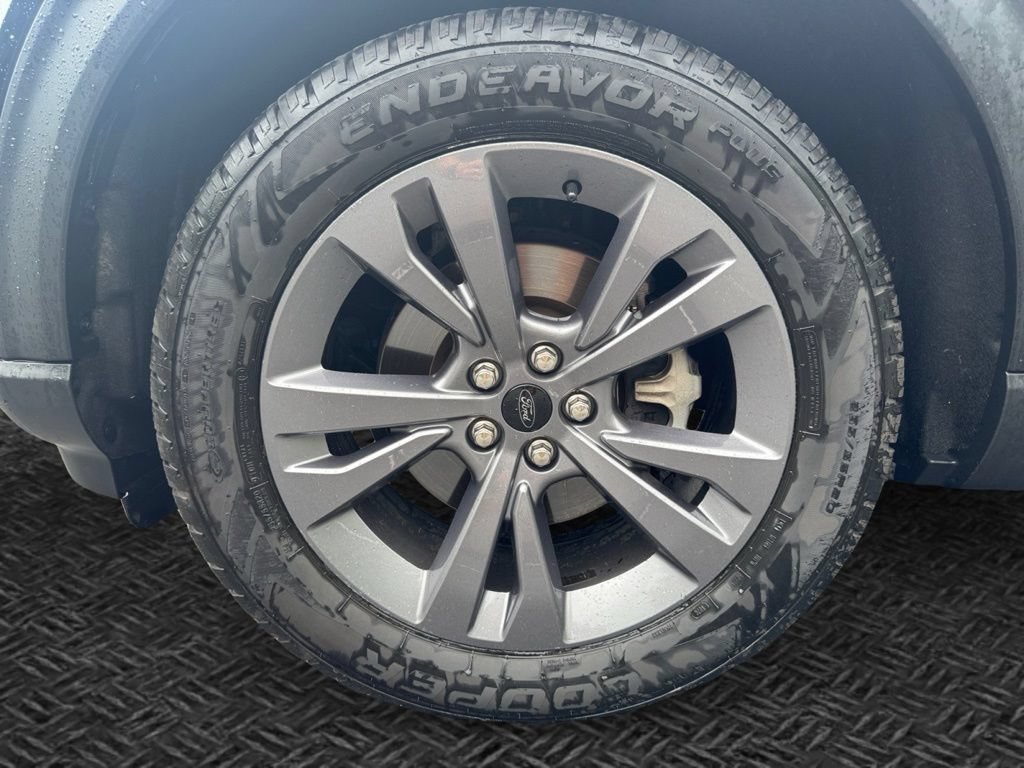 Used 2023 Ford Explorer XLT w/ Equipment Group 202A AWD/4WD image 9