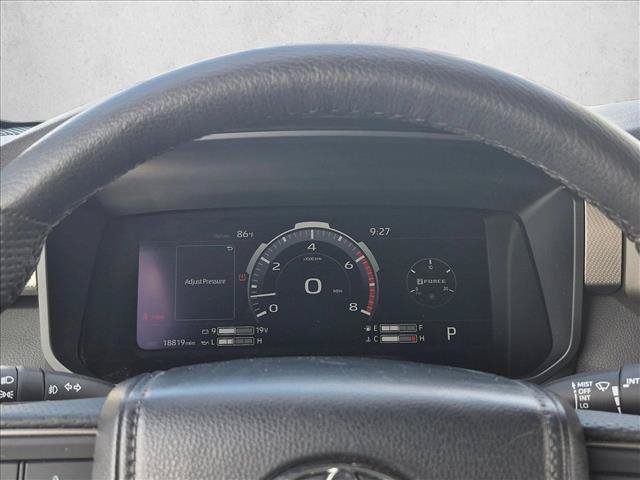 Used 2025 Toyota Tundra Limited AWD/4WD image 11