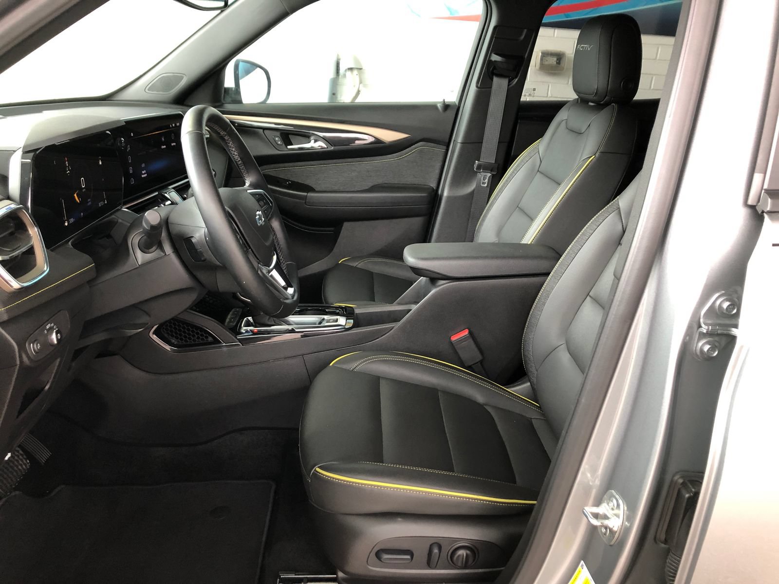 Used 2025 Chevrolet TrailBlazer ACTIV w/ Convenience Package FWD image 20