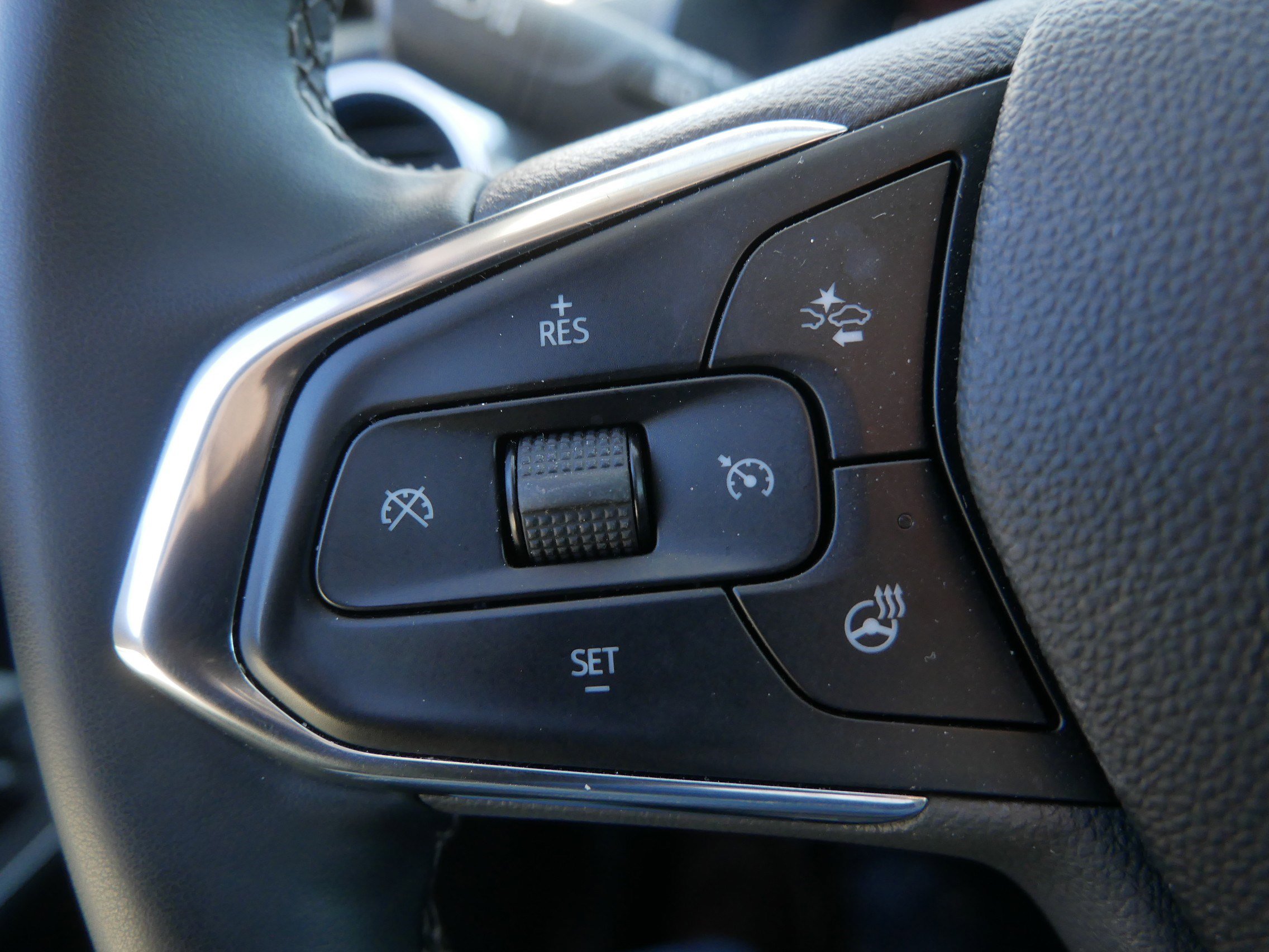 Used 2025 Chevrolet Trax LT w/ LT Convenience Package image 24