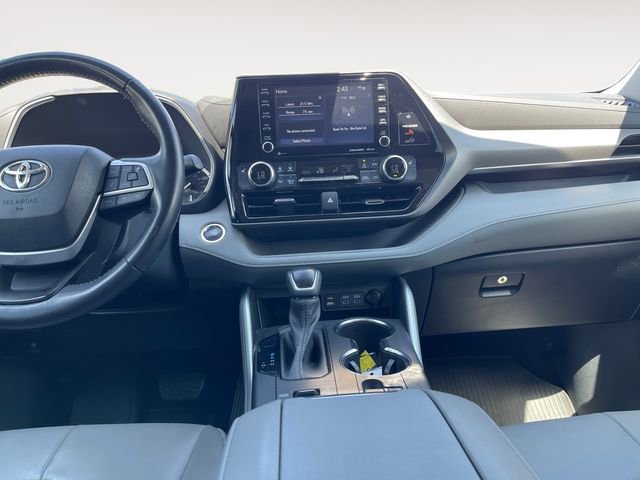 Used 2022 Toyota Highlander XLE AWD/4WD image 11