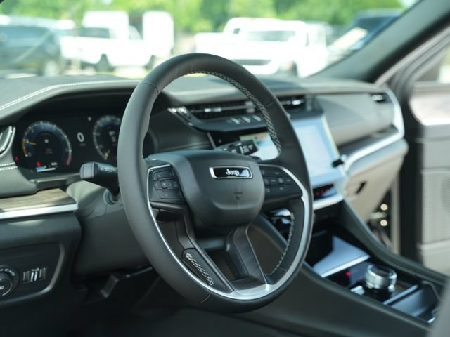 New 2026 Jeep Grand Cherokee L Limited w/ Limited Altitude Package AWD/4WD image 30