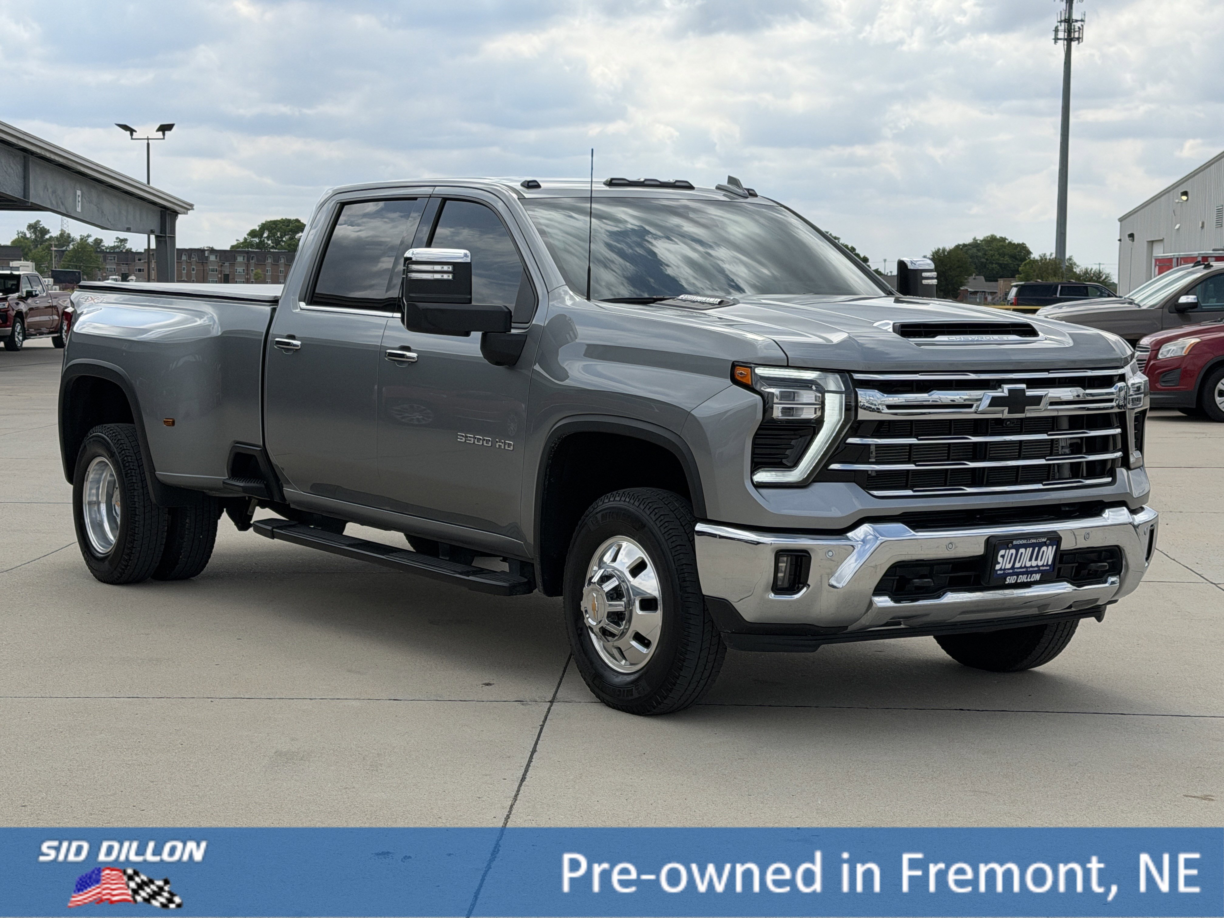 Used 2025 Chevrolet Silverado 3500 LTZ w/ LTZ Convenience Package AWD/4WD image 2