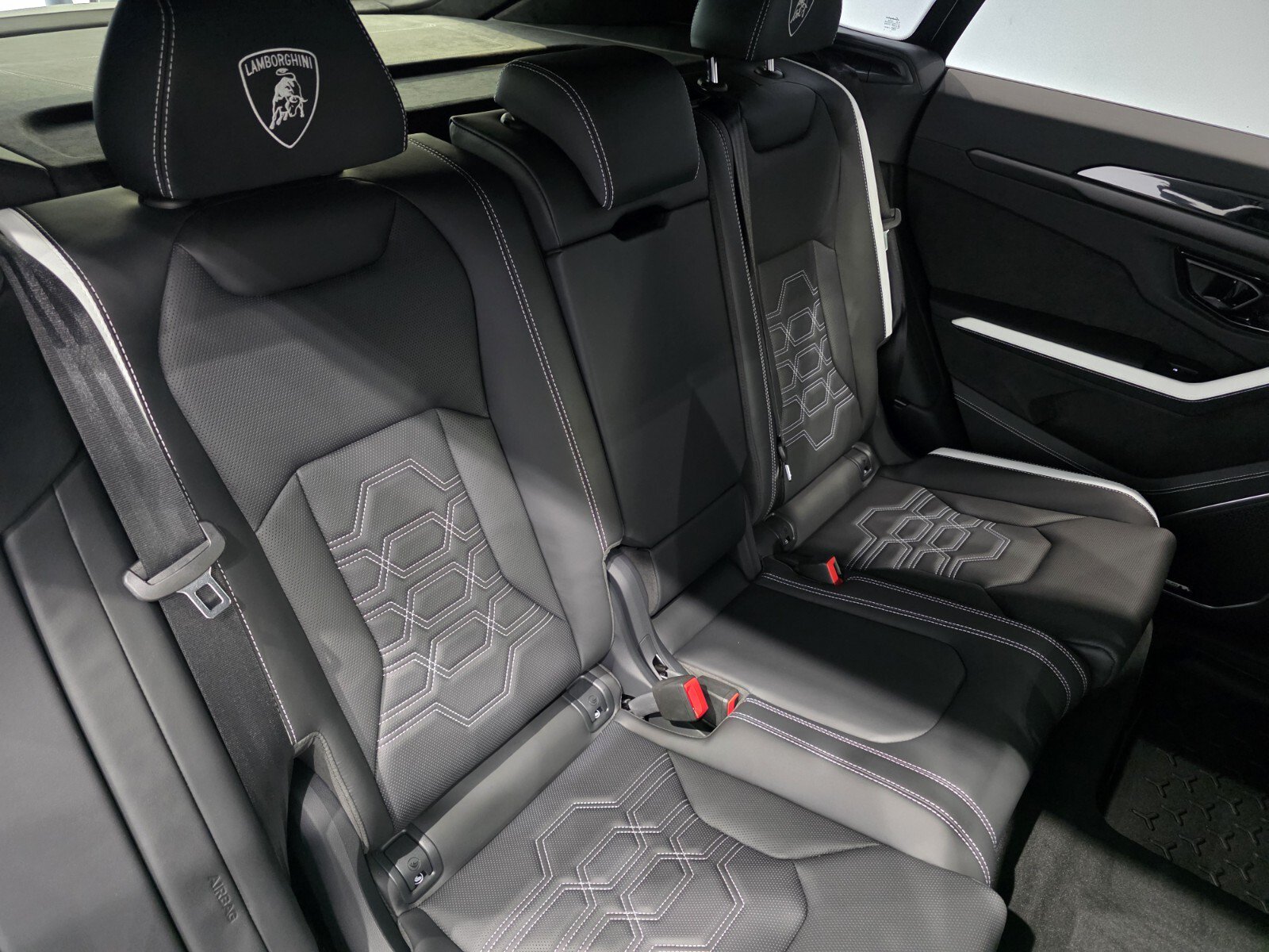 Used 2026 Lamborghini Urus SE AWD/4WD image 21