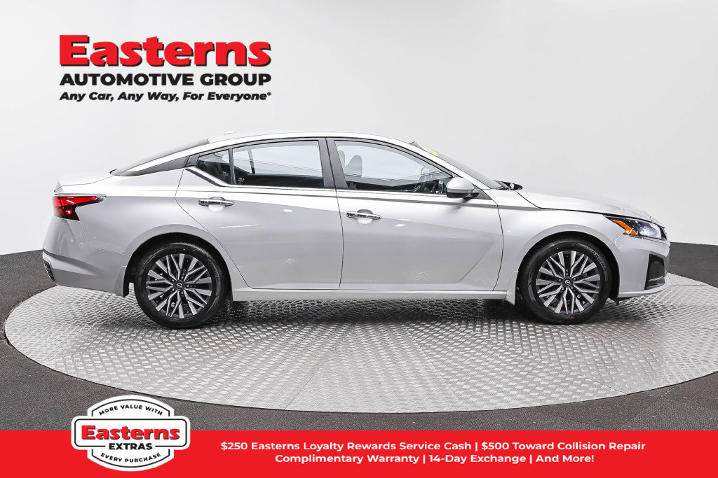 Used 2023 Nissan Altima 2.5 SV FWD image 5