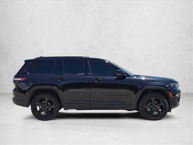 Used 2025 Jeep Grand Cherokee Limited w/ Black Appearance Package AWD/4WD image 4