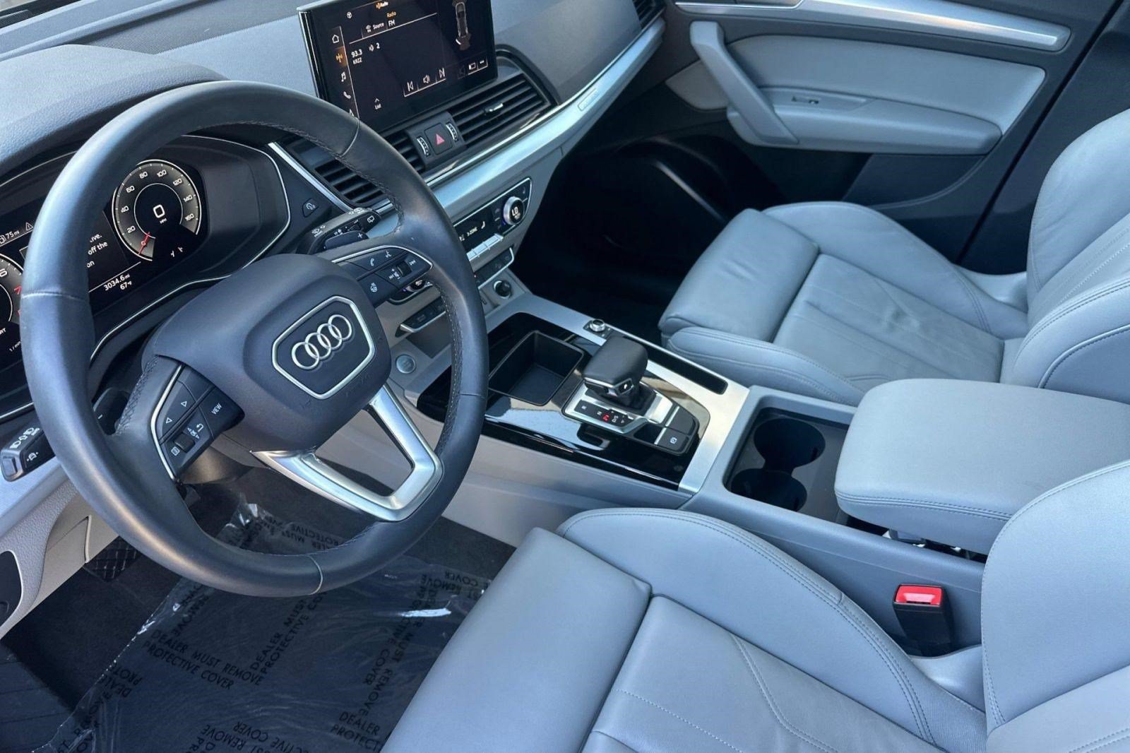 Used 2025 Audi Q5 2.0T Premium w/ Convenience Plus Package AWD/4WD image 4