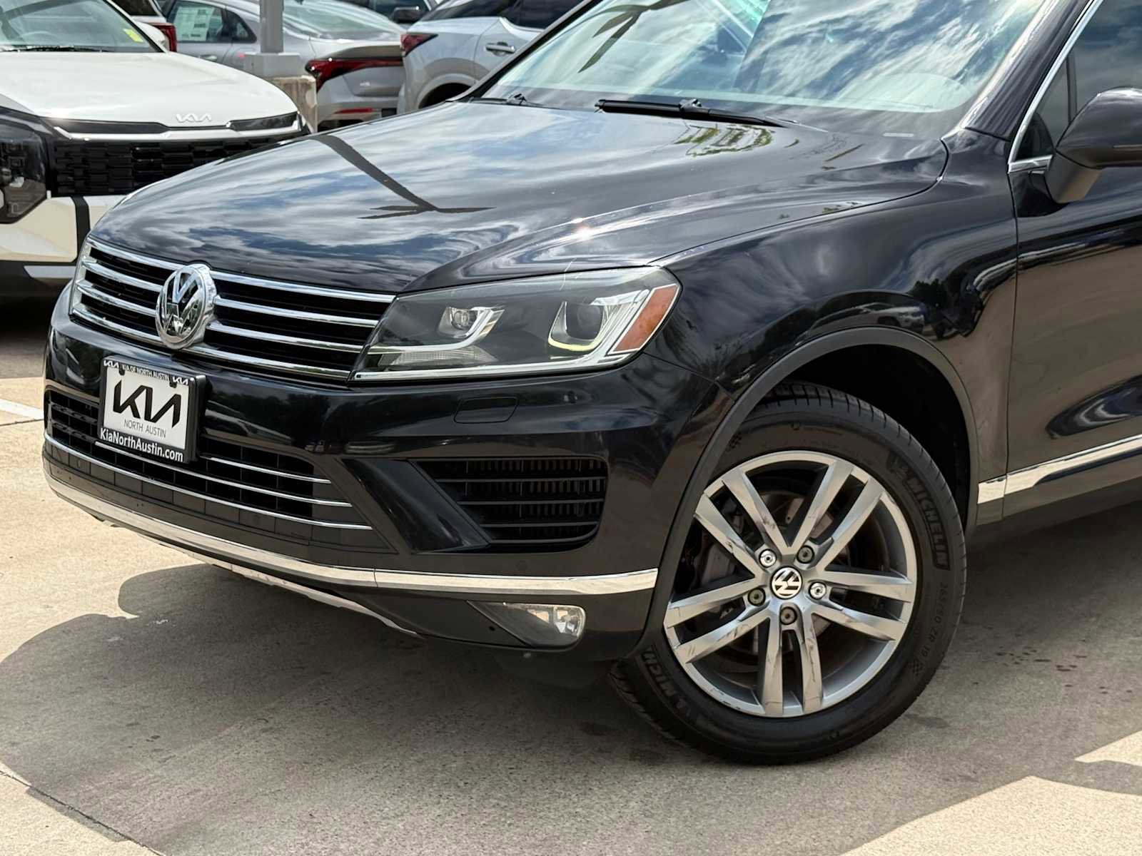 Used 2015 Volkswagen Touareg TDI AWD/4WD image 2