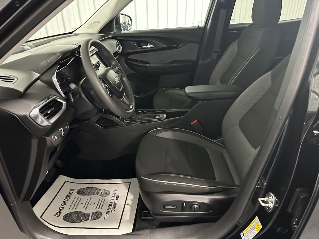Used 2023 Chevrolet TrailBlazer LT w/ Convenience Package image 9