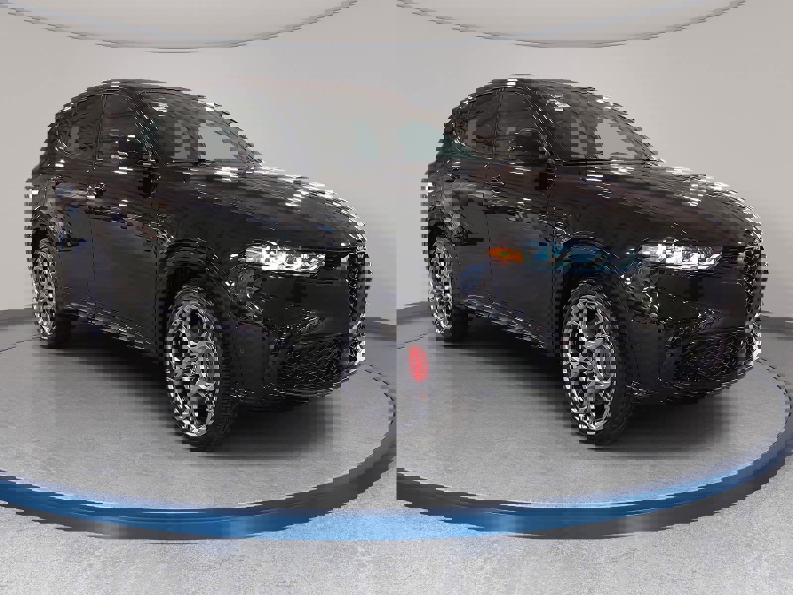 Used 2025 Alfa Romeo Tonale w/ Premium Package image 3