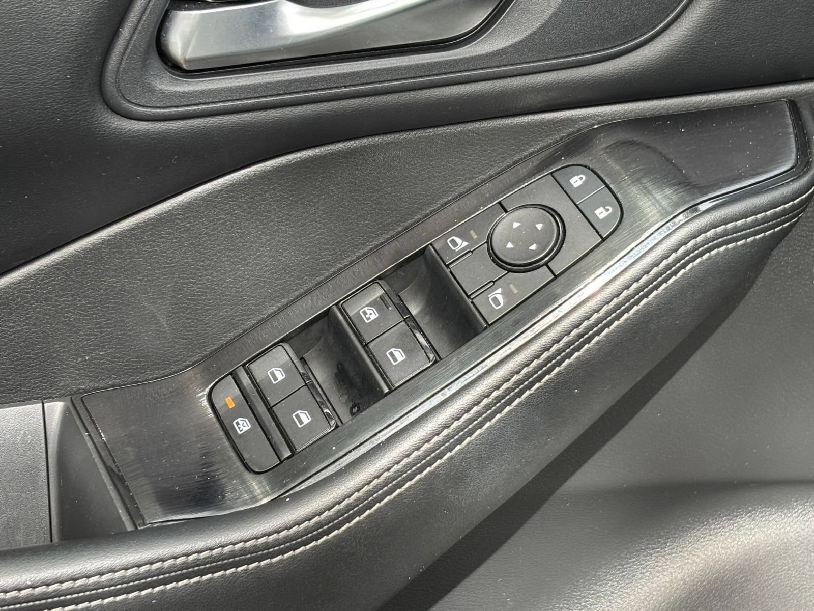 Used 2025 Nissan Rogue SV FWD image 18