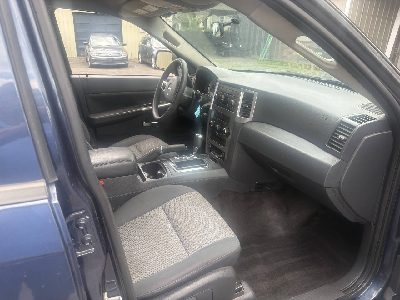 Used 2010 Jeep Grand Cherokee Laredo AWD/4WD image 7