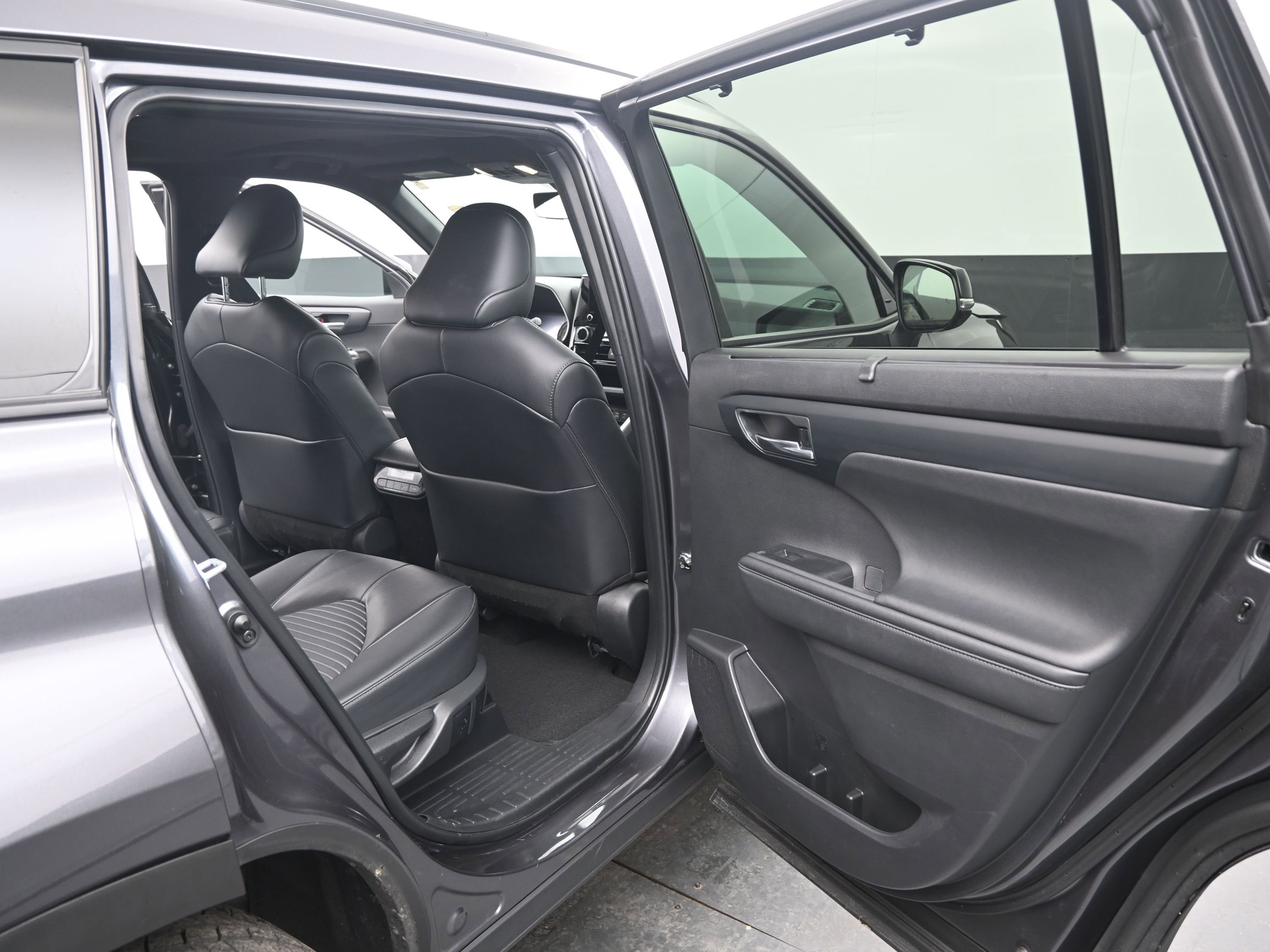 Used 2024 Toyota Highlander XSE image 20