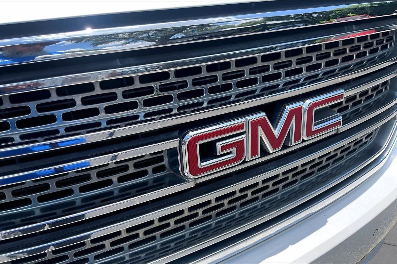 Used 2017 GMC Yukon XL SLT w/ Open Road Package RWD image 32