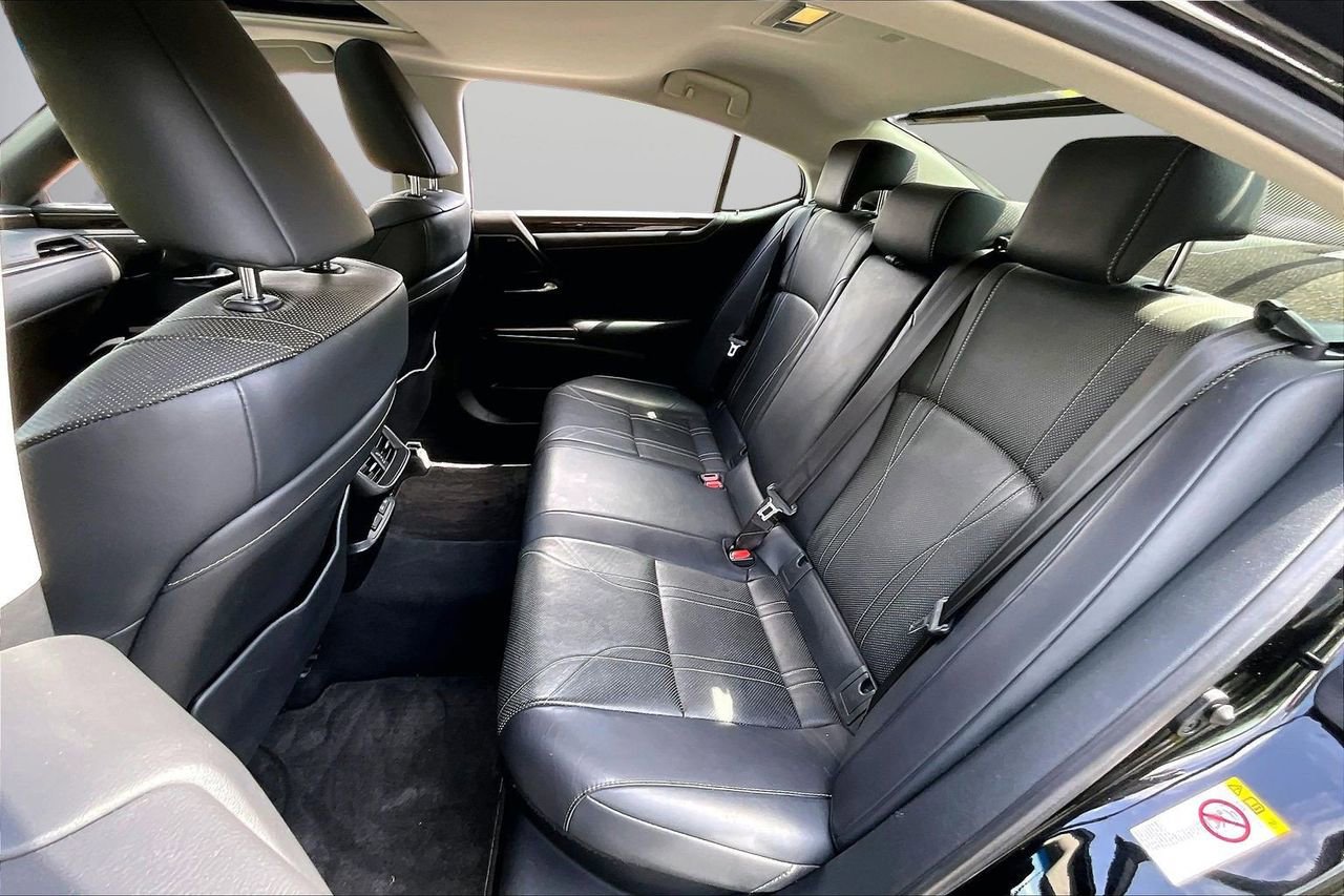 Used 2019 Lexus ES 300h w/ Accessory Package 2 FWD image 23