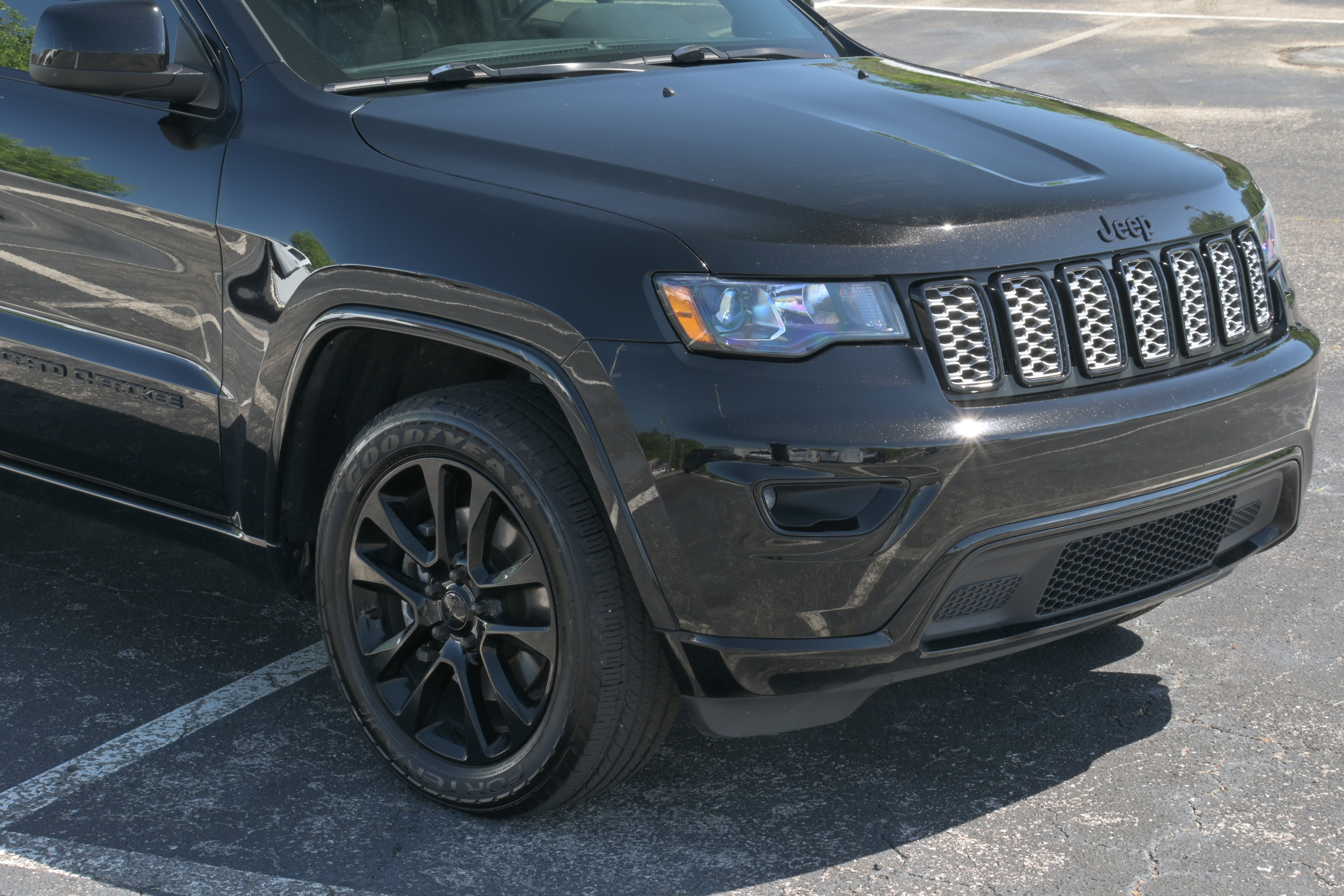 Used 2022 Jeep Grand Cherokee Laredo X AWD/4WD image 28